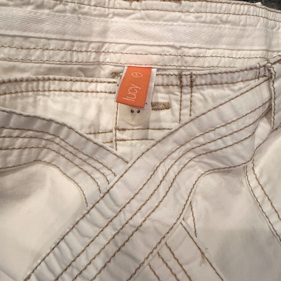 Lucy White Cargo Capris - Picture 4 of 6